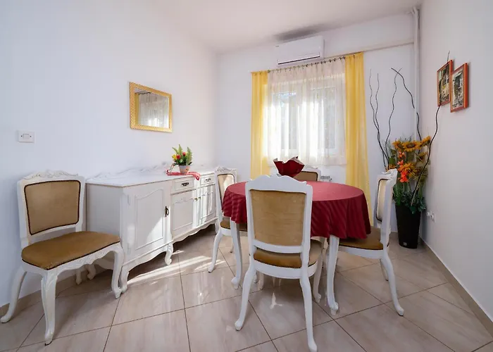 Apartament Jenny Br 1 *